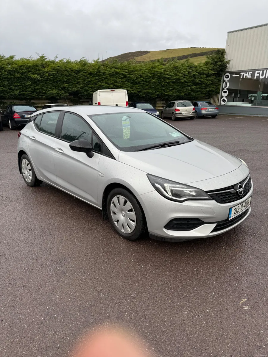 Opel Astra 2021 - Image 2