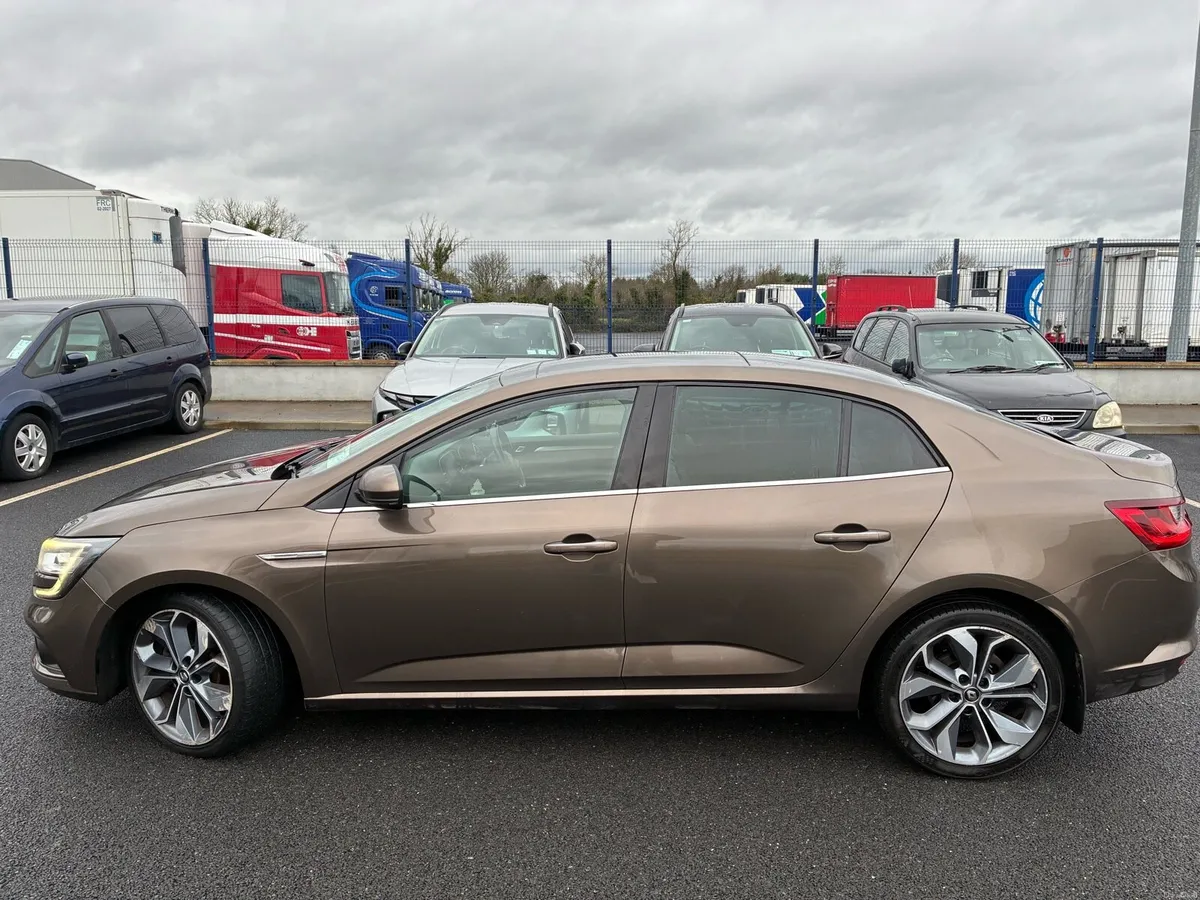 2017 Renault Megane - Image 2