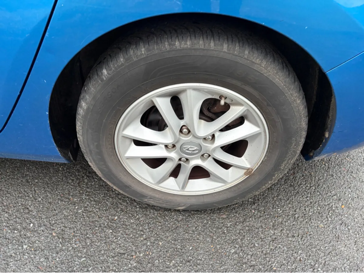 Hyundai i30 SE BLUE DRIVE CRDI - Image 4