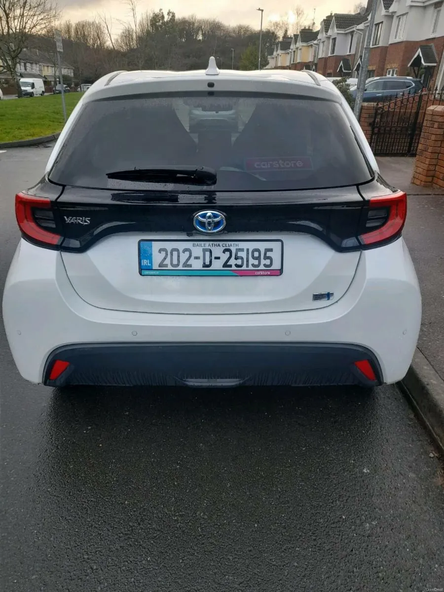 Toyota Yaris 1.5 Hybrid Automatic - Image 3
