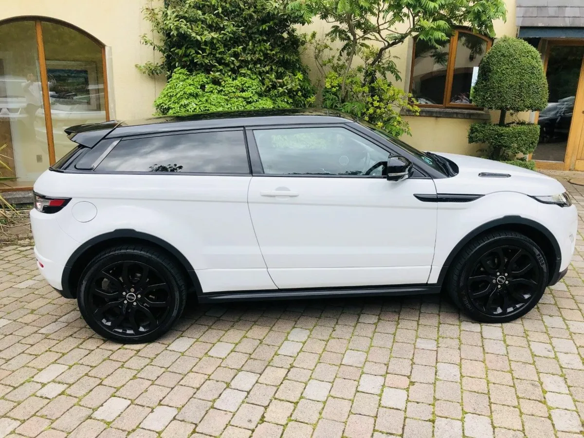 Range Rover Evoque 2.2 DIESEL AUTO WITH PAN ROOF - Image 2