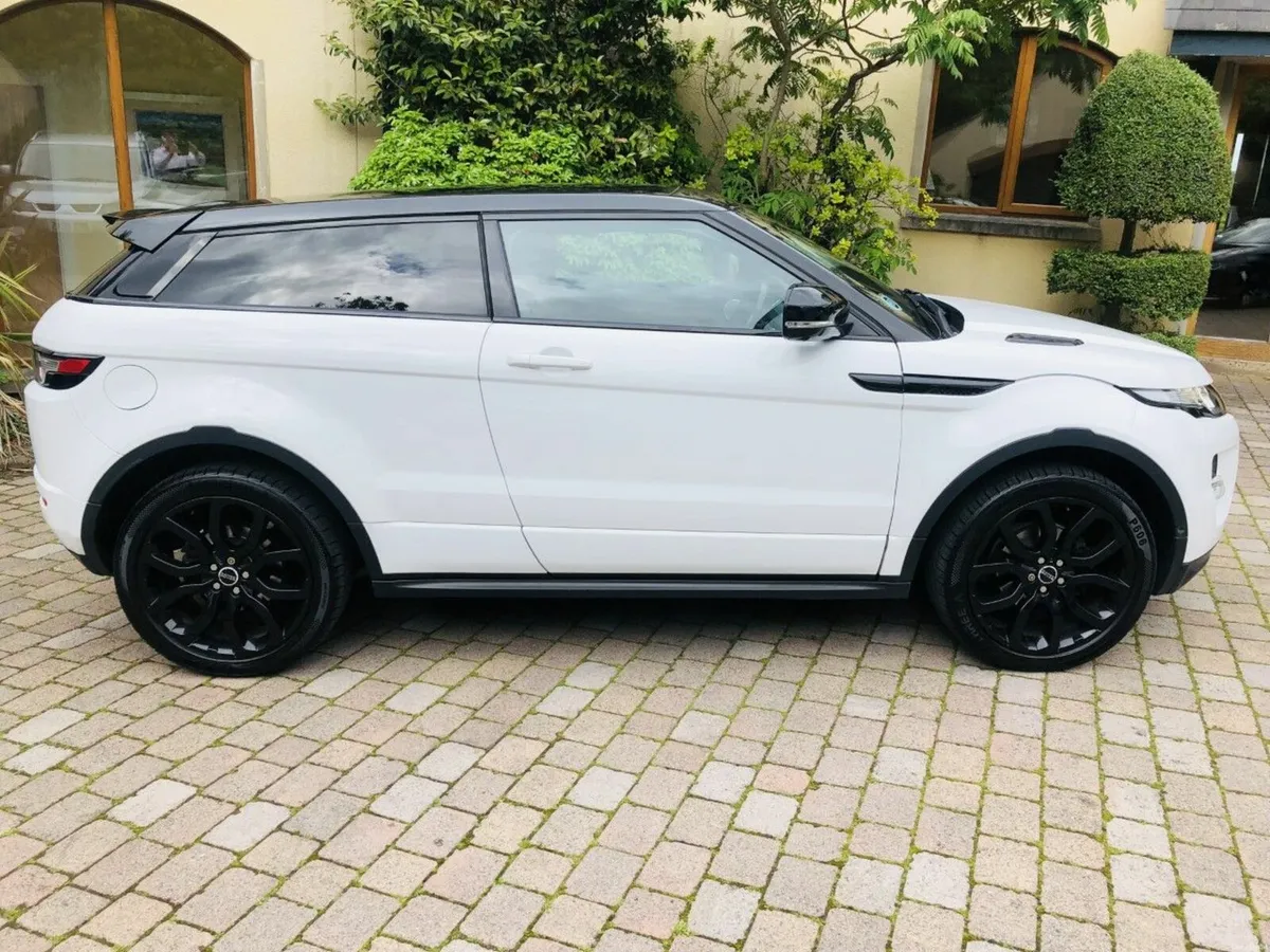 Range Rover Evoque 2.2 DIESEL AUTO WITH PAN ROOF - Image 3