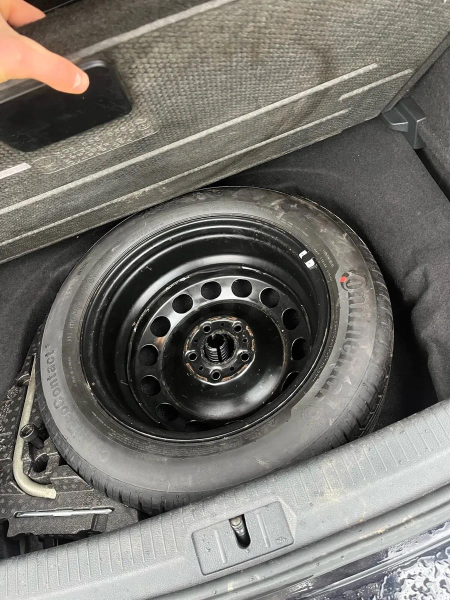 Volkswagen Golf - Image 4