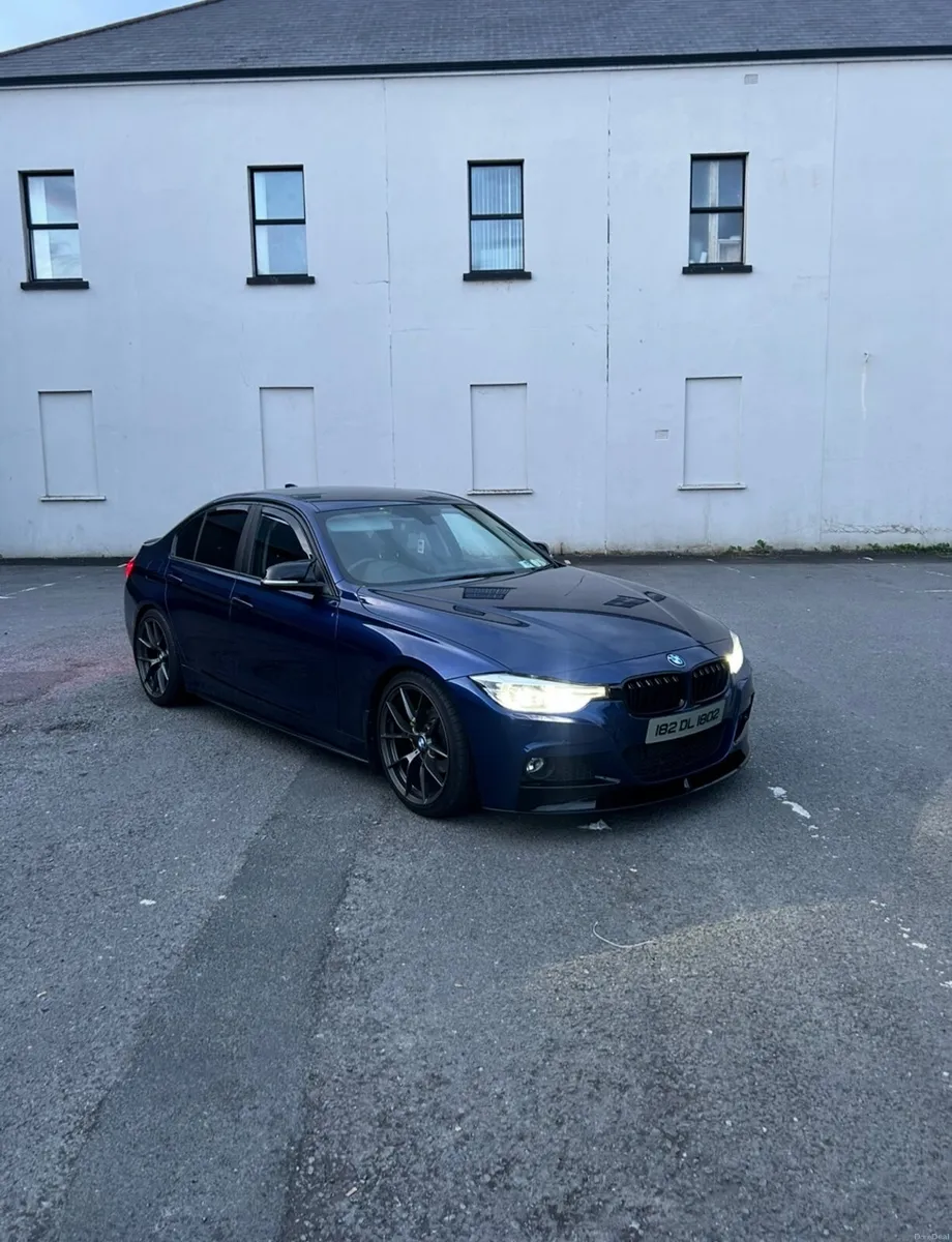 BMW 3-Series 2018 - Image 2