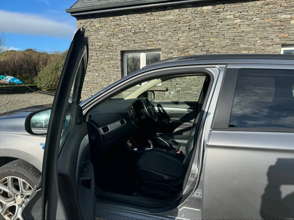 Mitsubishi Outlander 2015 - Image 4