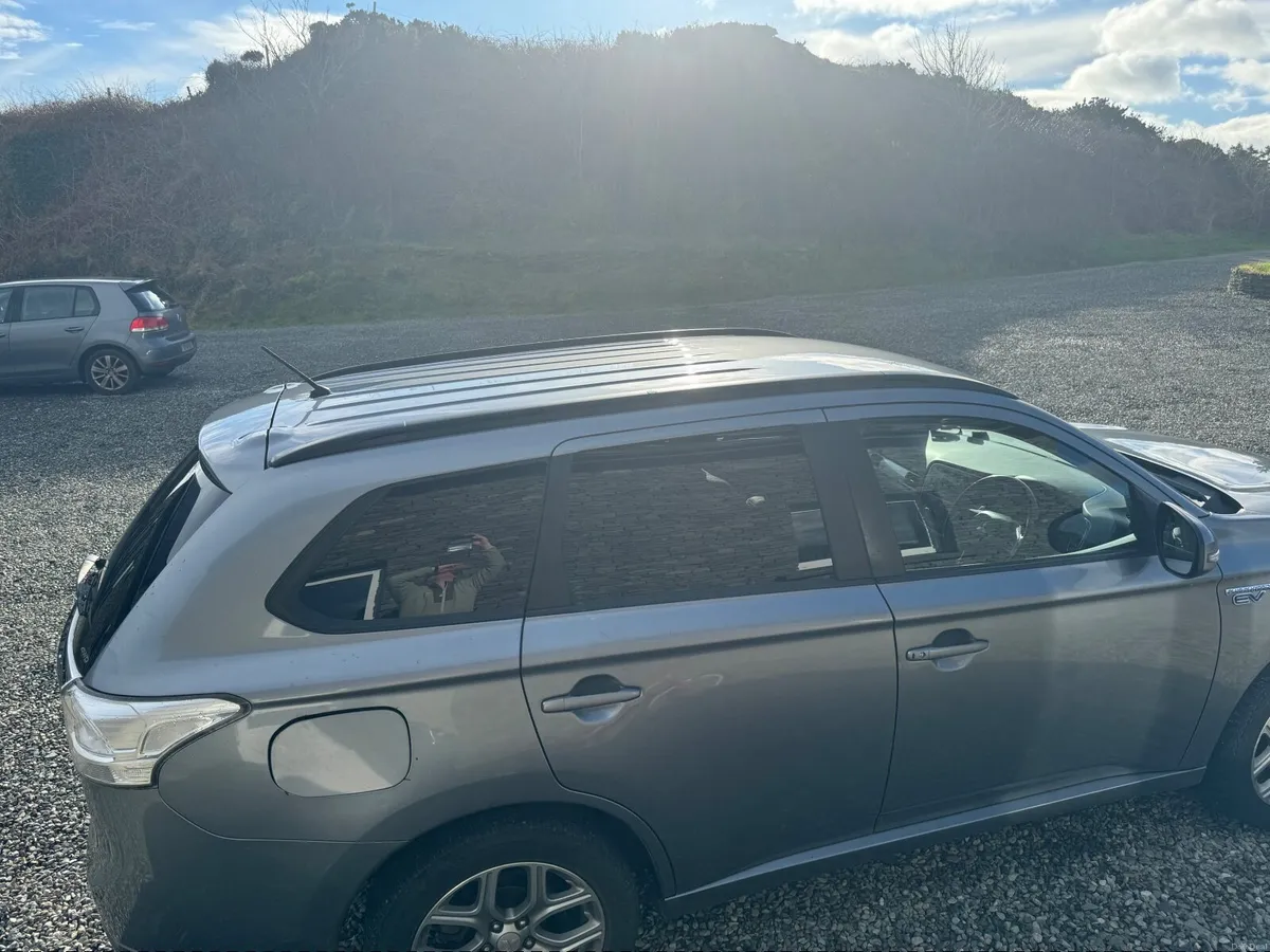 Mitsubishi Outlander 2015 - Image 2