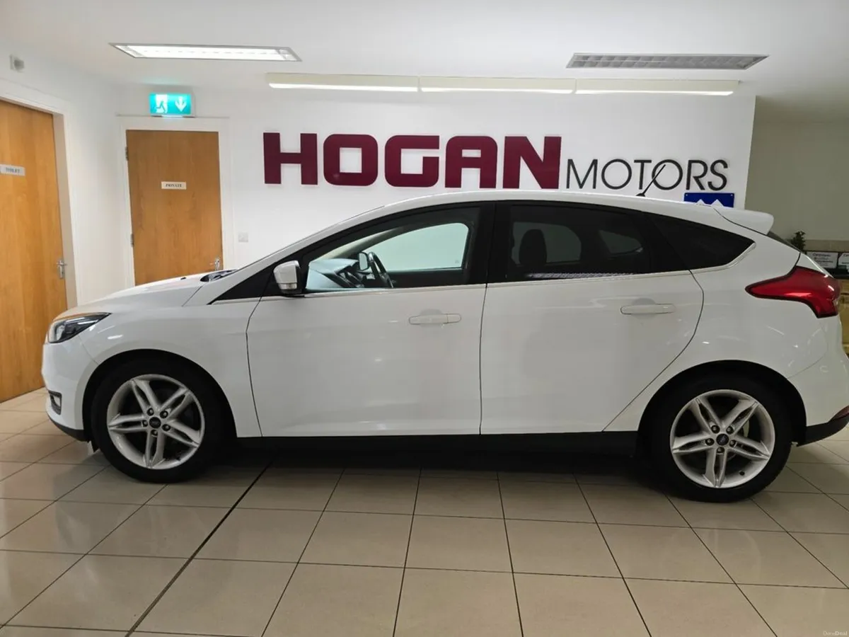 Ford Focus 1.0 (100) Zetec Edition 5DR - Image 4