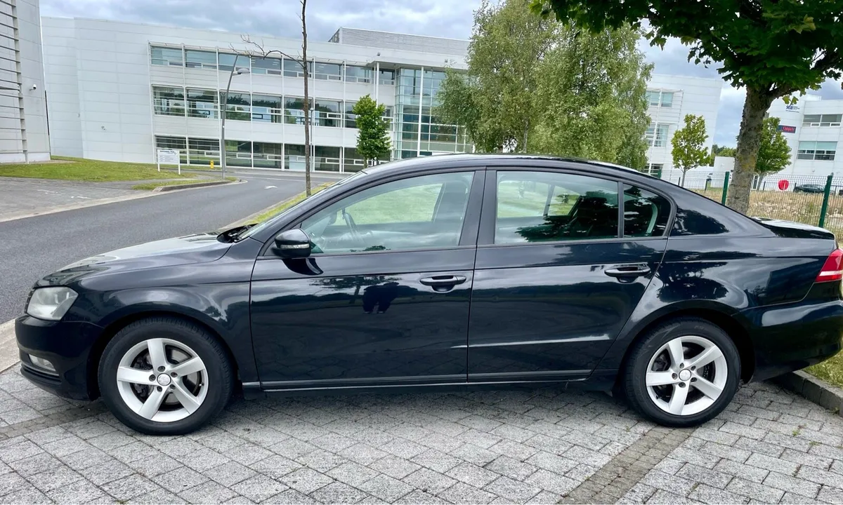 Volkswagen Passat - Image 2