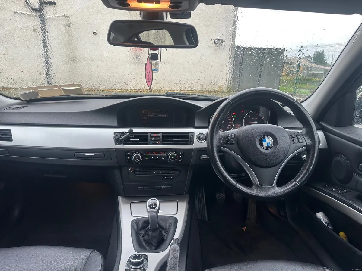 BMW 3-Series 2010 - Image 4