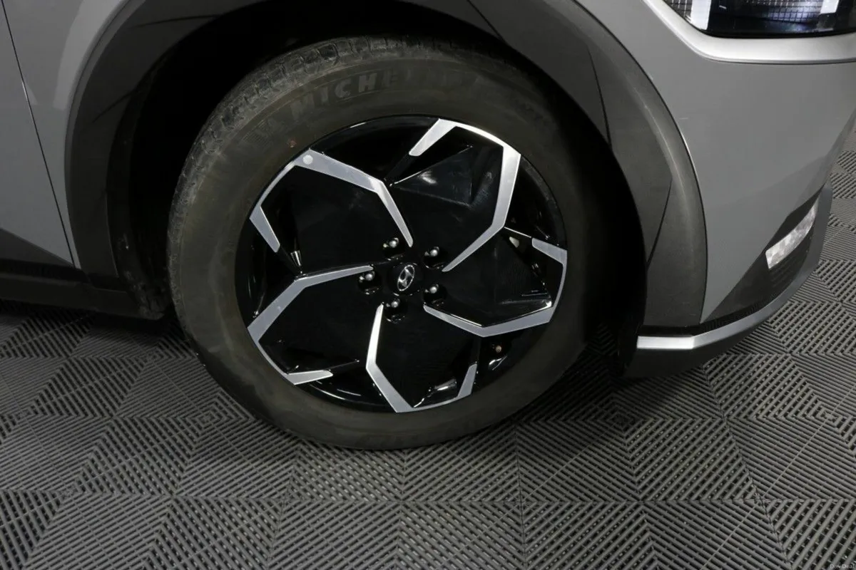 Hyundai IONIQ EXECUTIVE PLUS 58 kWh EV - Image 3