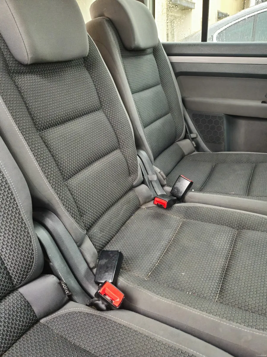 Volkswagen Touran 2011 - Image 4