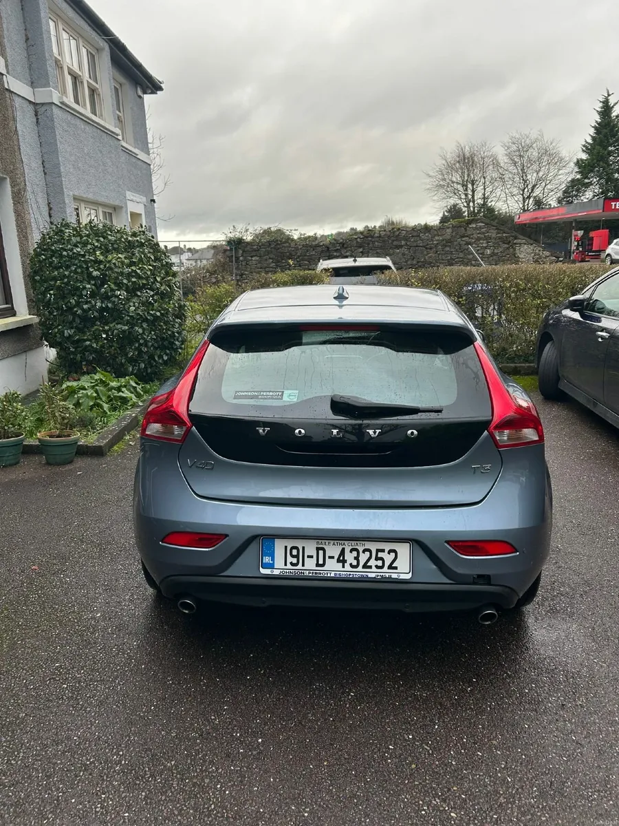 Volvo V40 2019 - Image 3