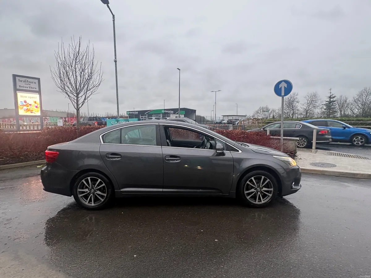 Toyota Avensis 2013 - Image 2