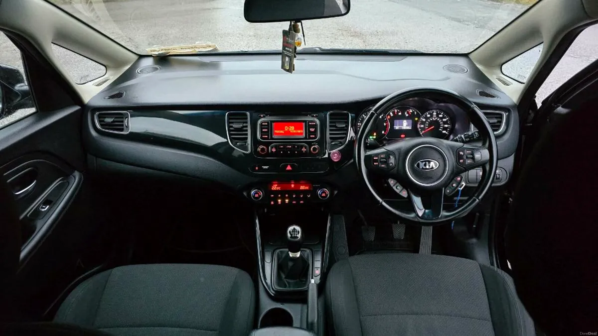 Kia Carens 1.7 diesel manual (7 seats) - Image 4