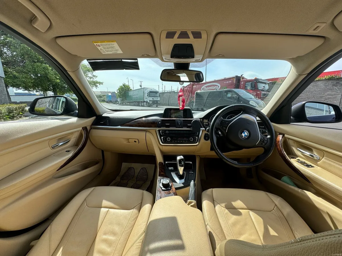 BMW 3-Series 2012 - Image 4