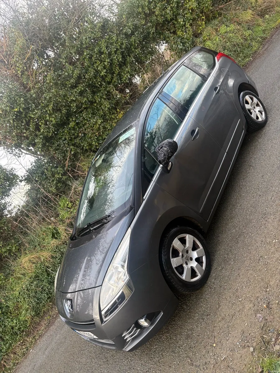 2011 Peugeot 5008 - Image 2