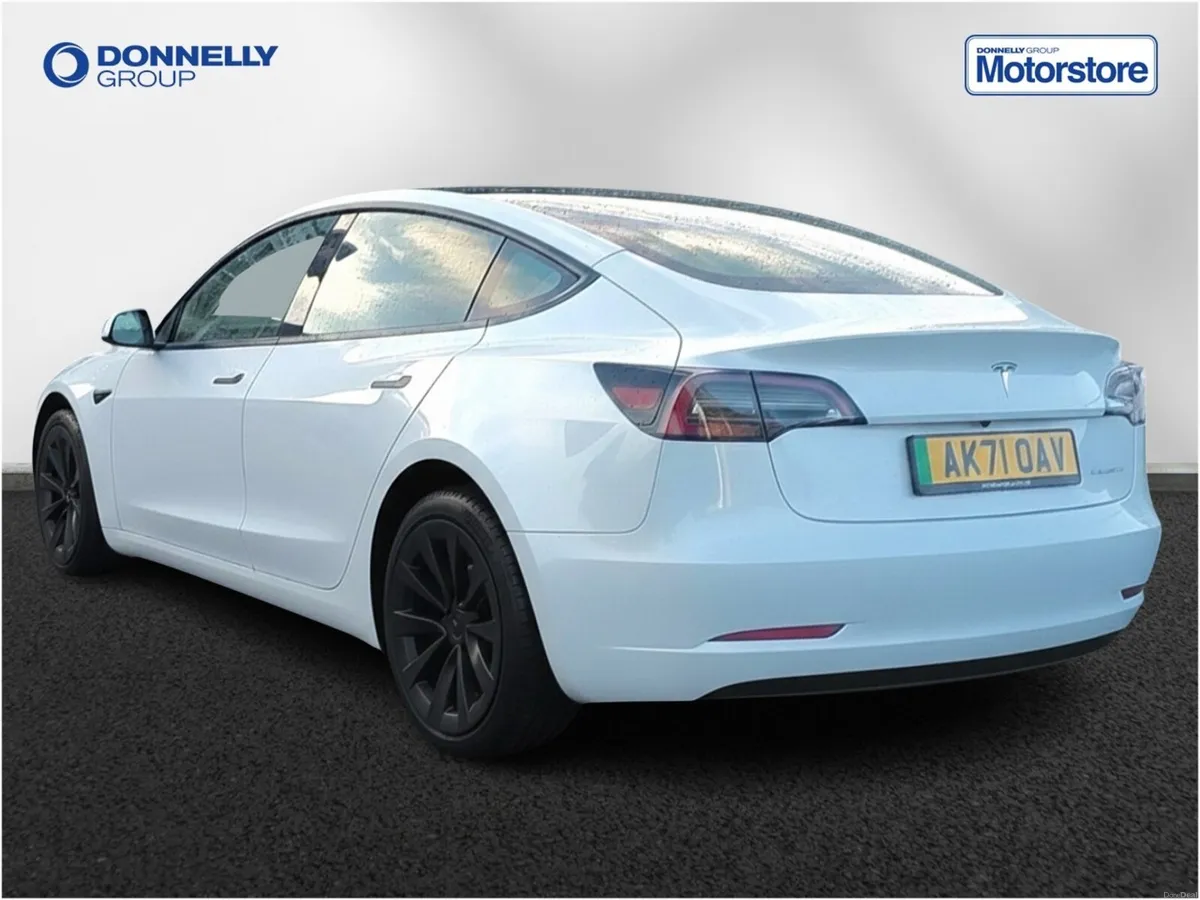 Tesla Model 3 Saloon Long Range - Image 2