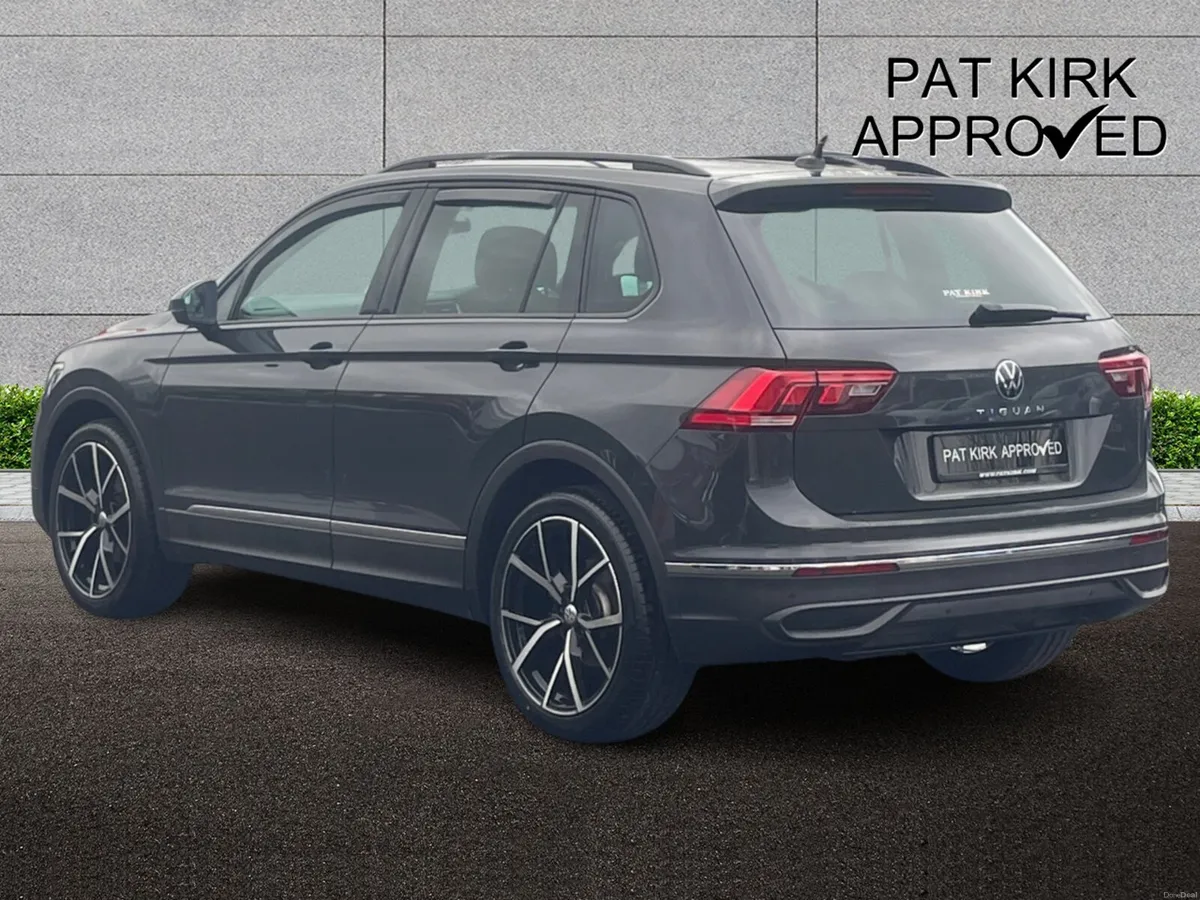 Volkswagen Tiguan Diesel Estate Life - Image 2