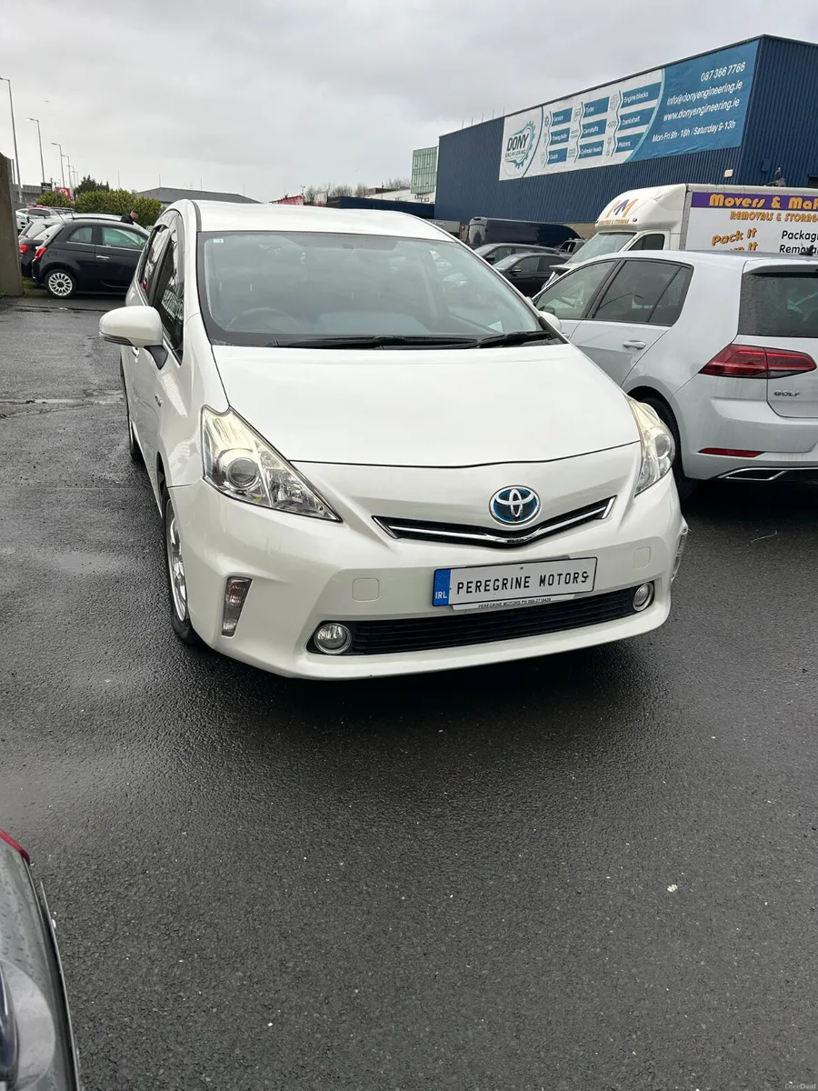 Toyota Prius 7 Seater - Image 1