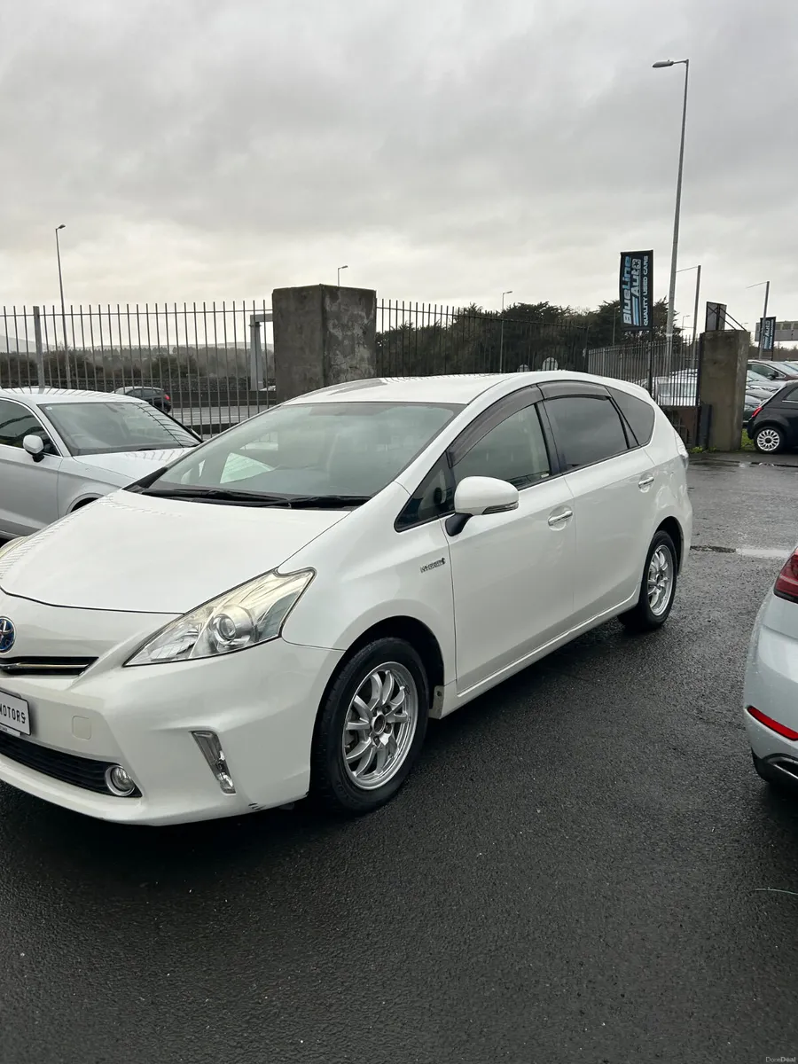 Toyota Prius 7 Seater - Image 4
