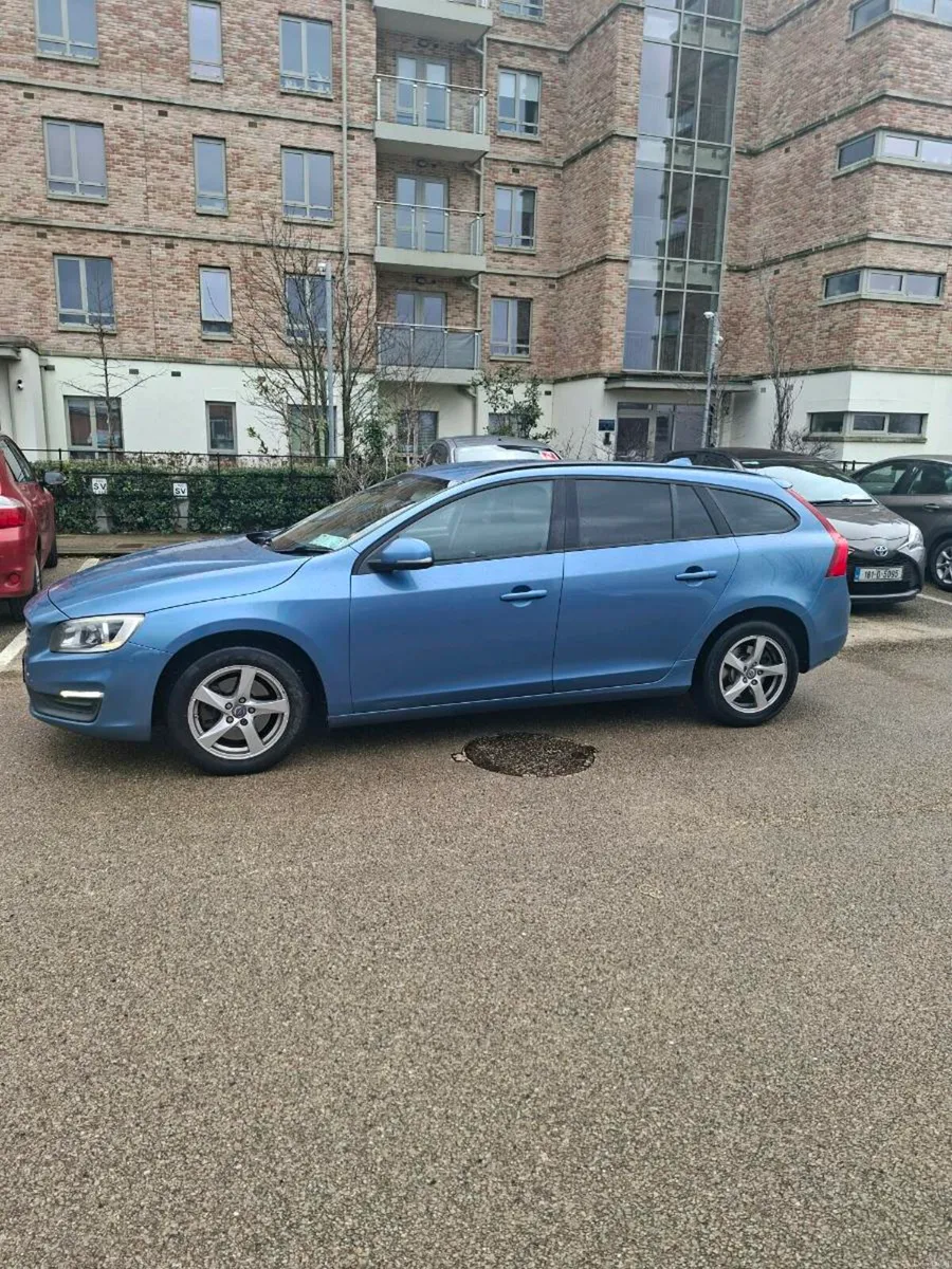 142 Volvo v60 D4 Diesel - Image 1
