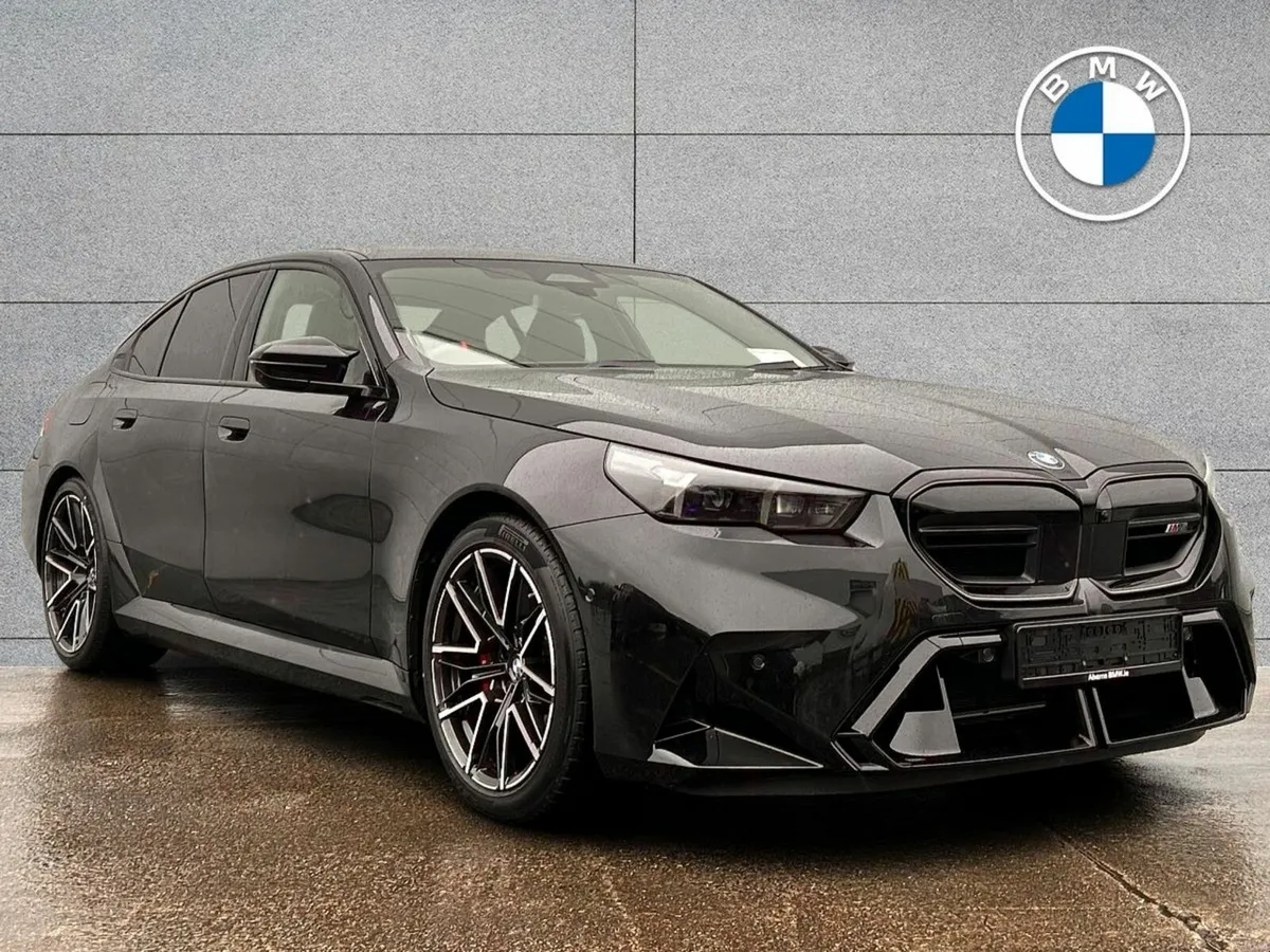 BMW M5 4.4 - Image 1