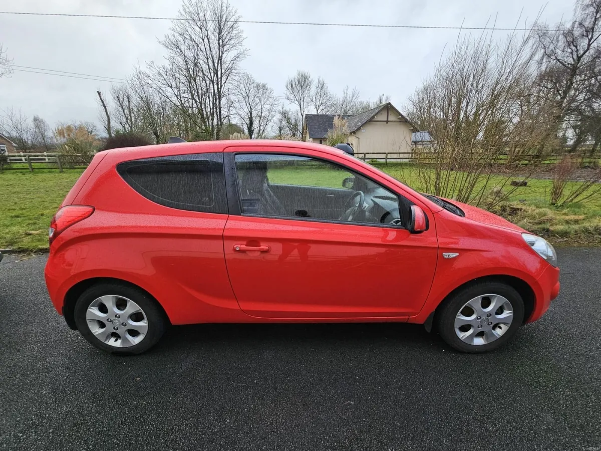 Hyundai i20 2011 - Image 2