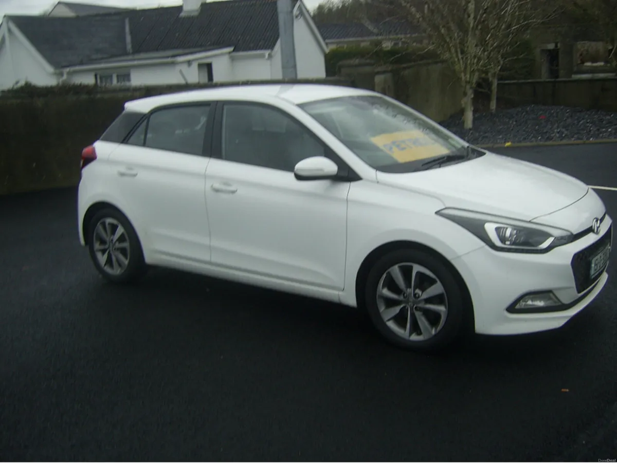 Hyundai i20 PETROL DELUXE 5DR - Image 3