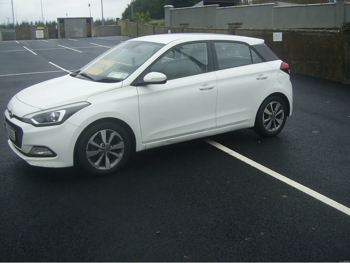 Hyundai i20 PETROL DELUXE 5DR - Image 4
