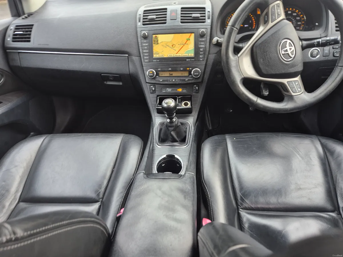 Toyota Avensis Estate. 2010. Manual. Diesel. - Image 4