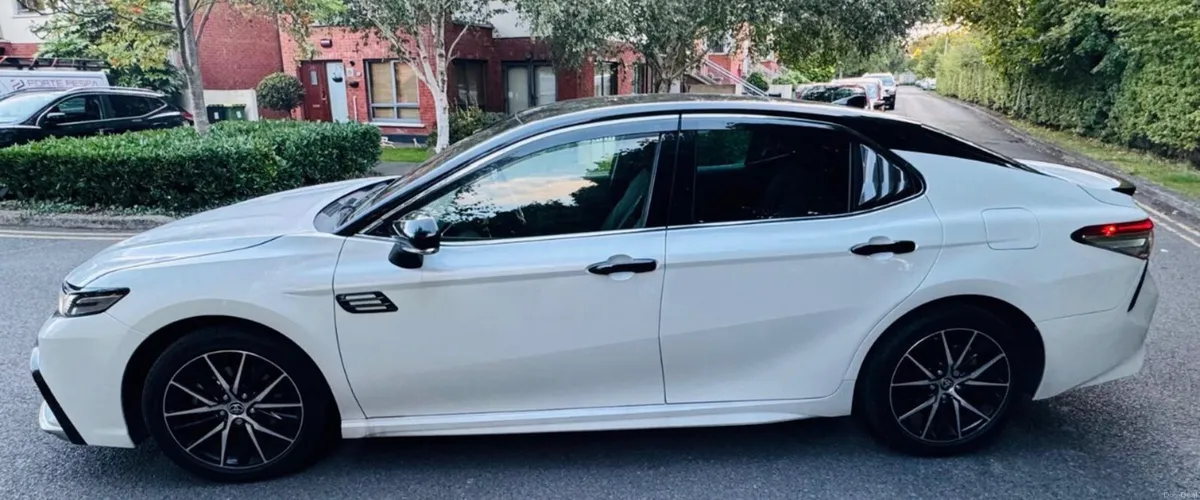 2023/2 Toyota Camry 5400km like a Brand New - Image 1