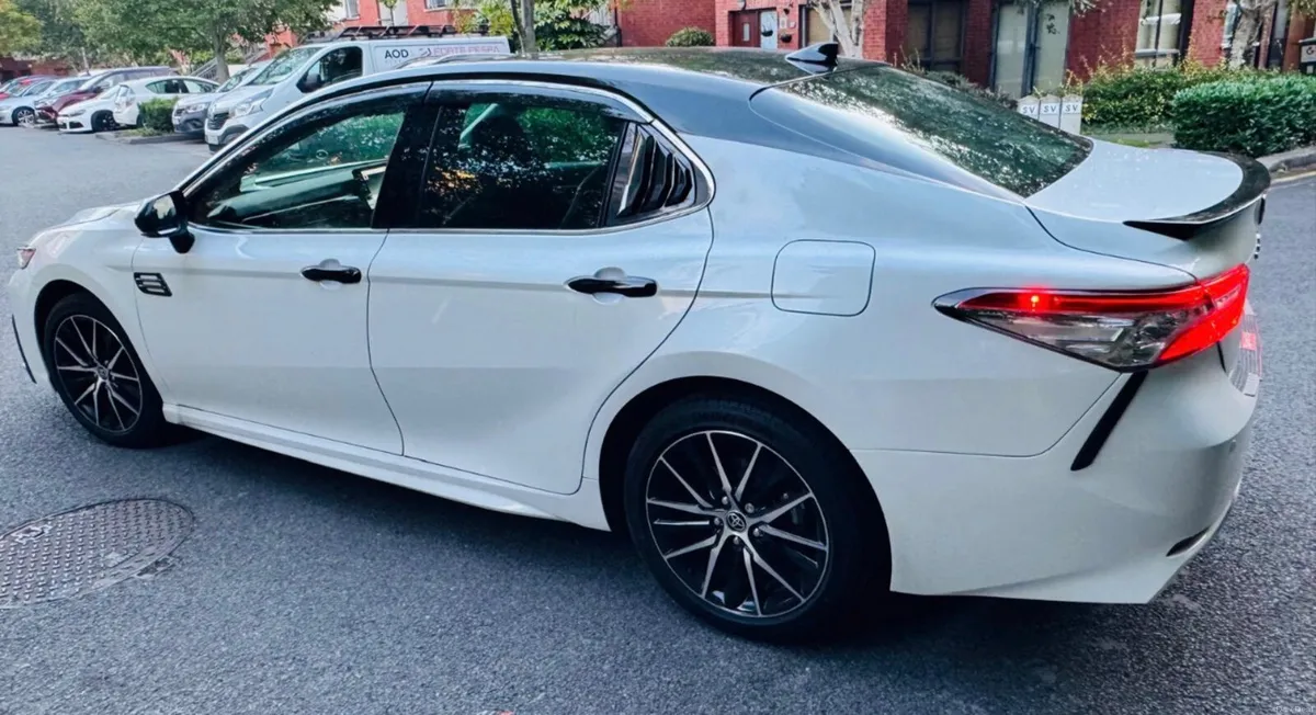 2023/2 Toyota Camry 5400km like a Brand New - Image 4