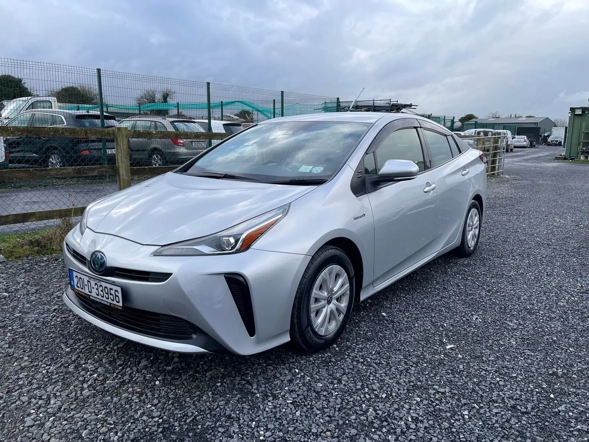 Toyota Prius 2020🚗 Hybrid excellent condition - Image 3