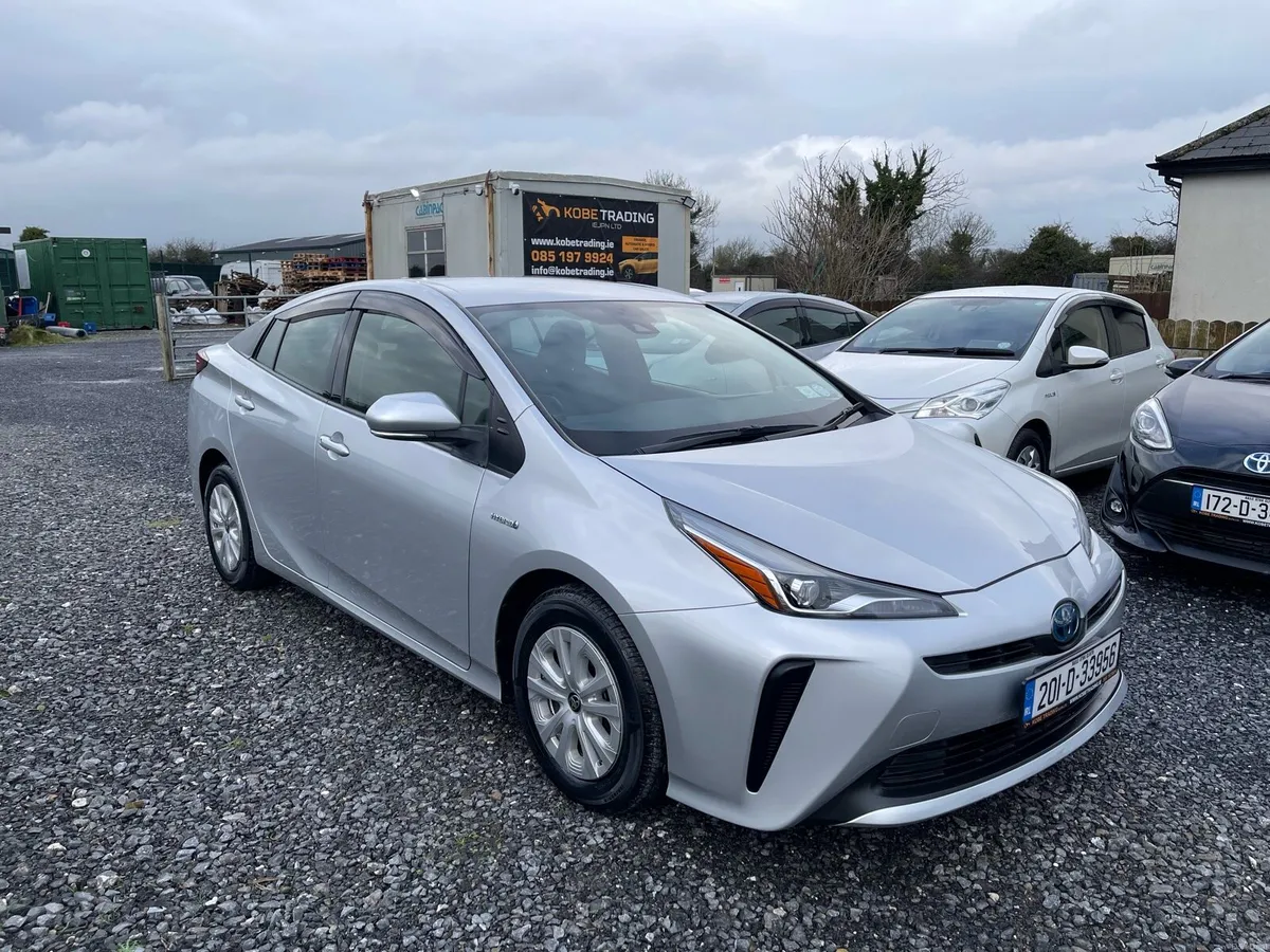 Toyota Prius 2020🚗 Hybrid excellent condition - Image 4