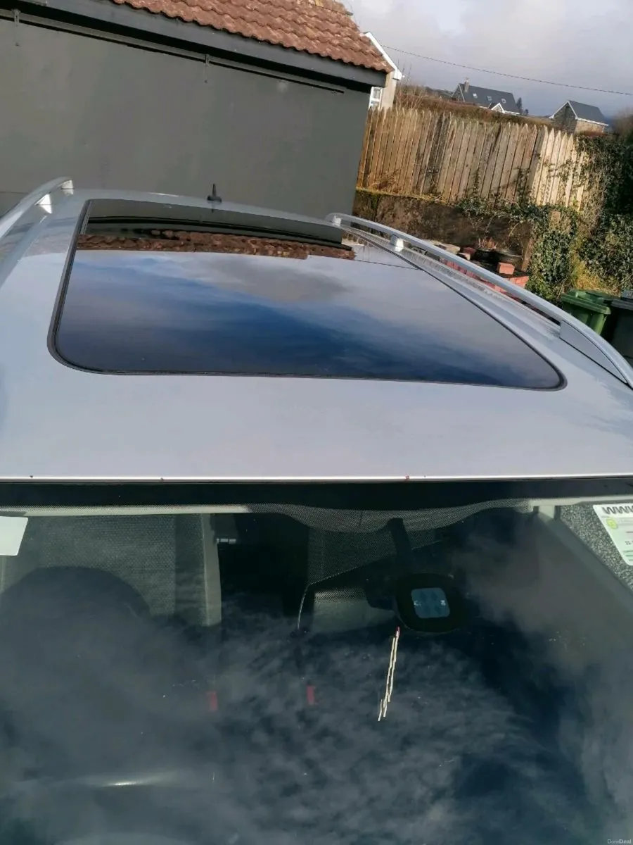 Volkswagen Touran - Image 4