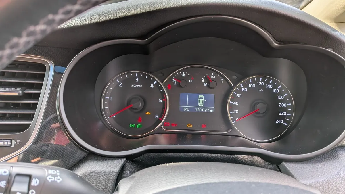 Kia Carens 2016 - Image 2