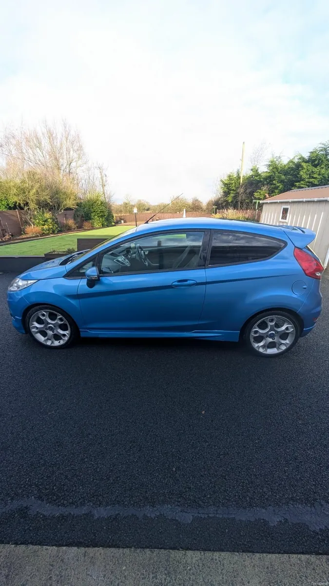 Ford Fiesta 2012 - Image 2