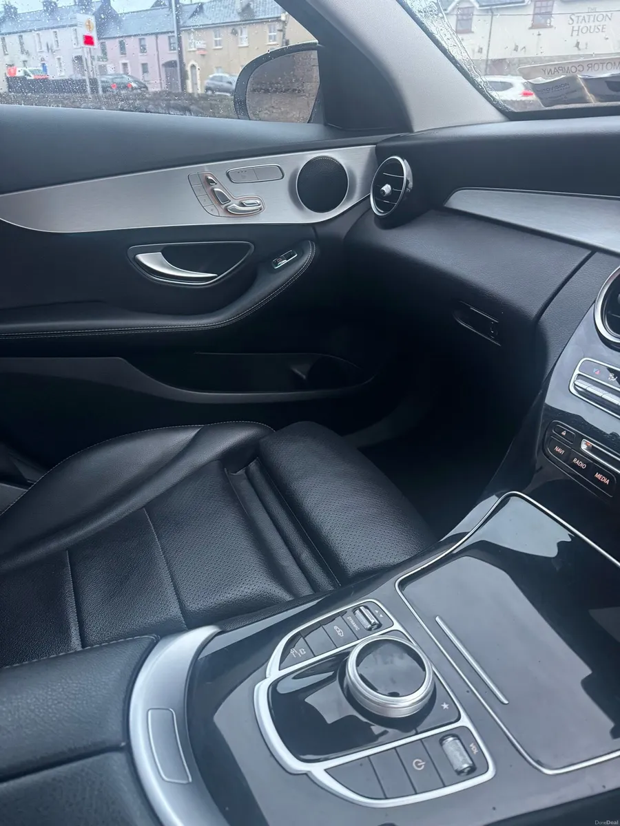 Mercedes Benz - Image 3