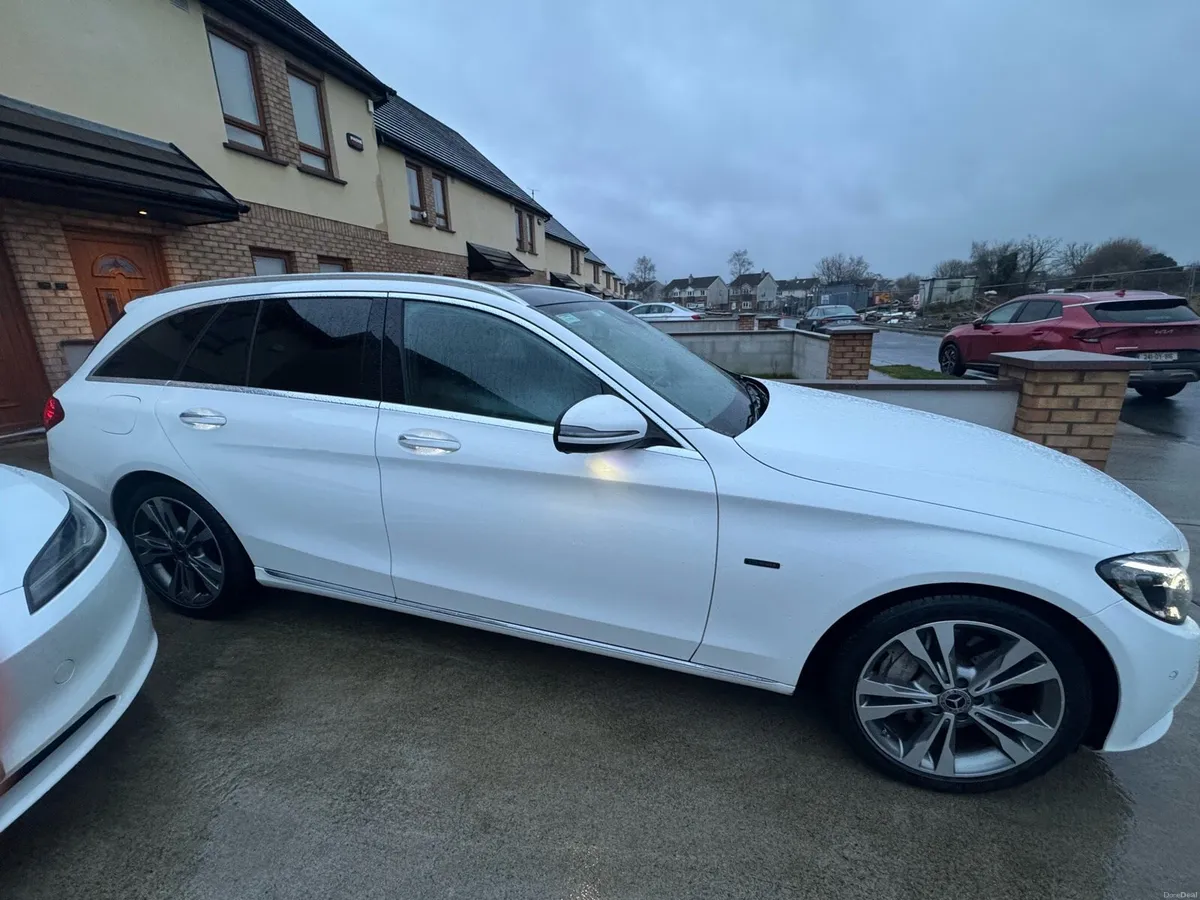 Mercedes Benz - Image 2