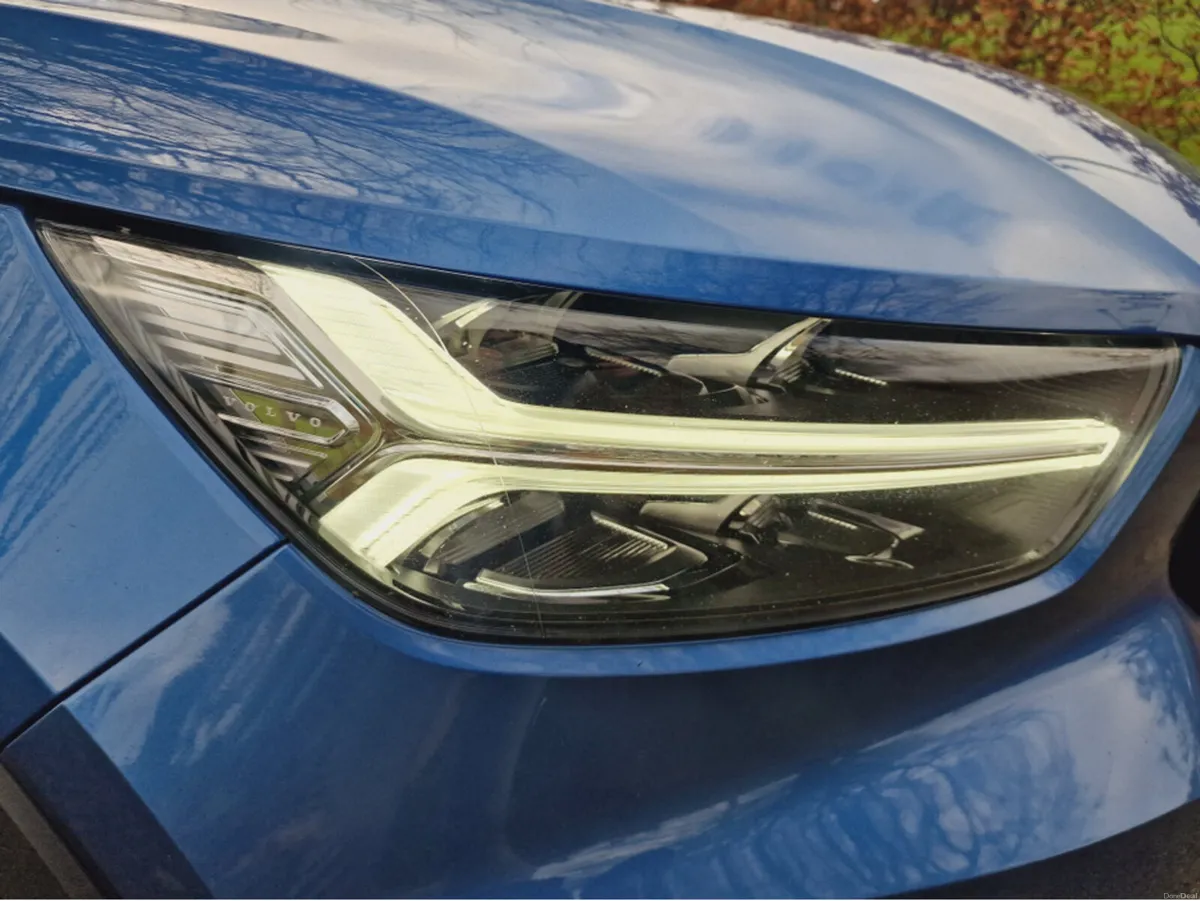 Volvo XC40 R-DESIGN 5DR AUTO FINANCE AVAILABLE - Image 3