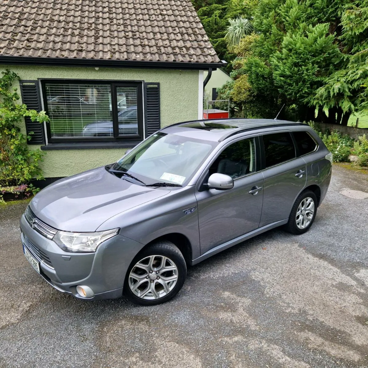 Mitsubishi Outlander - Image 1