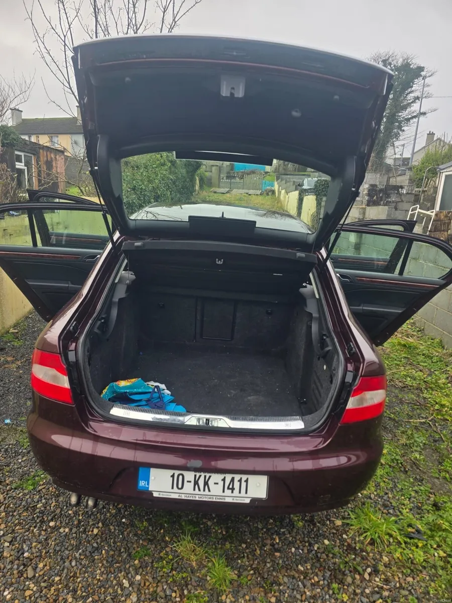 Skoda Superb 2010 - Image 1