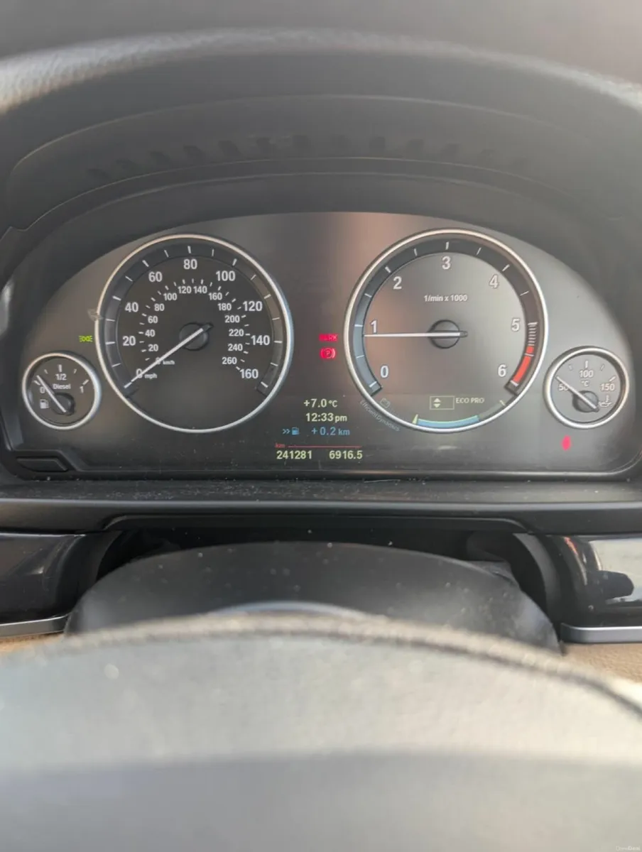 BMW 5-Series 2012 - Image 2