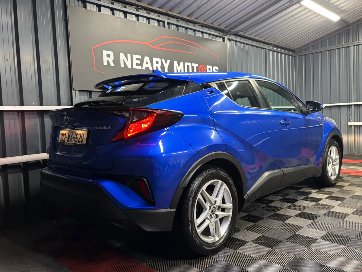2021 212 Toyota C-HR 1.8 HYBRID LUNA Automatic - Image 3