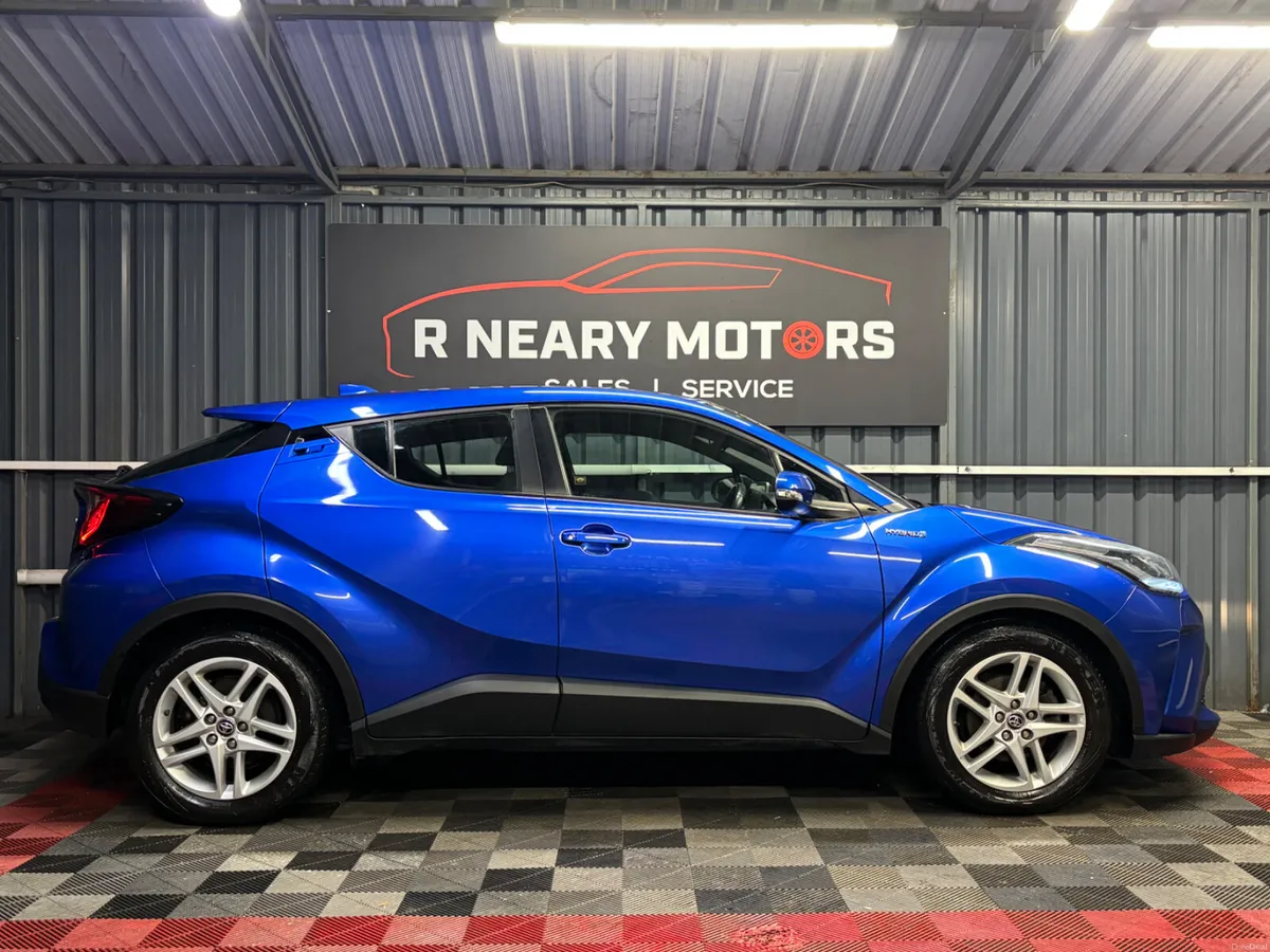 2021 212 Toyota C-HR 1.8 HYBRID LUNA Automatic - Image 4