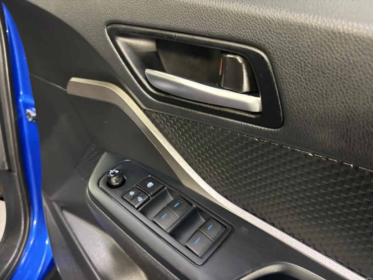 2021 212 Toyota C-HR 1.8 HYBRID LUNA Automatic - Image 3