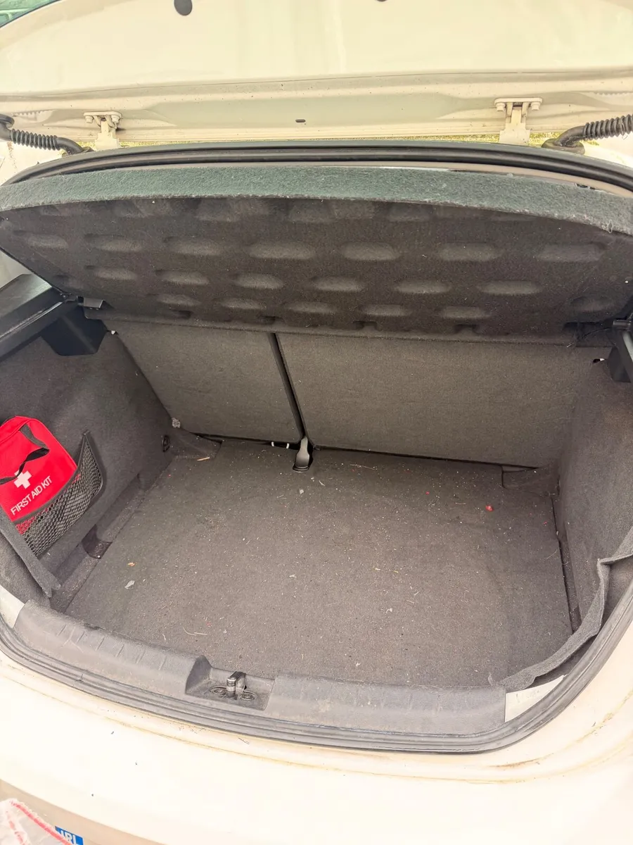 SEAT Leon 2011 - Image 2