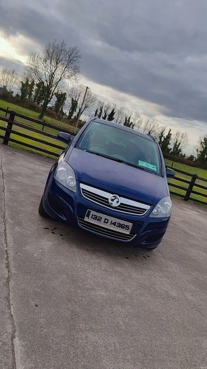 2013 1.6 Petrol Vauxhall Zafira - Image 1
