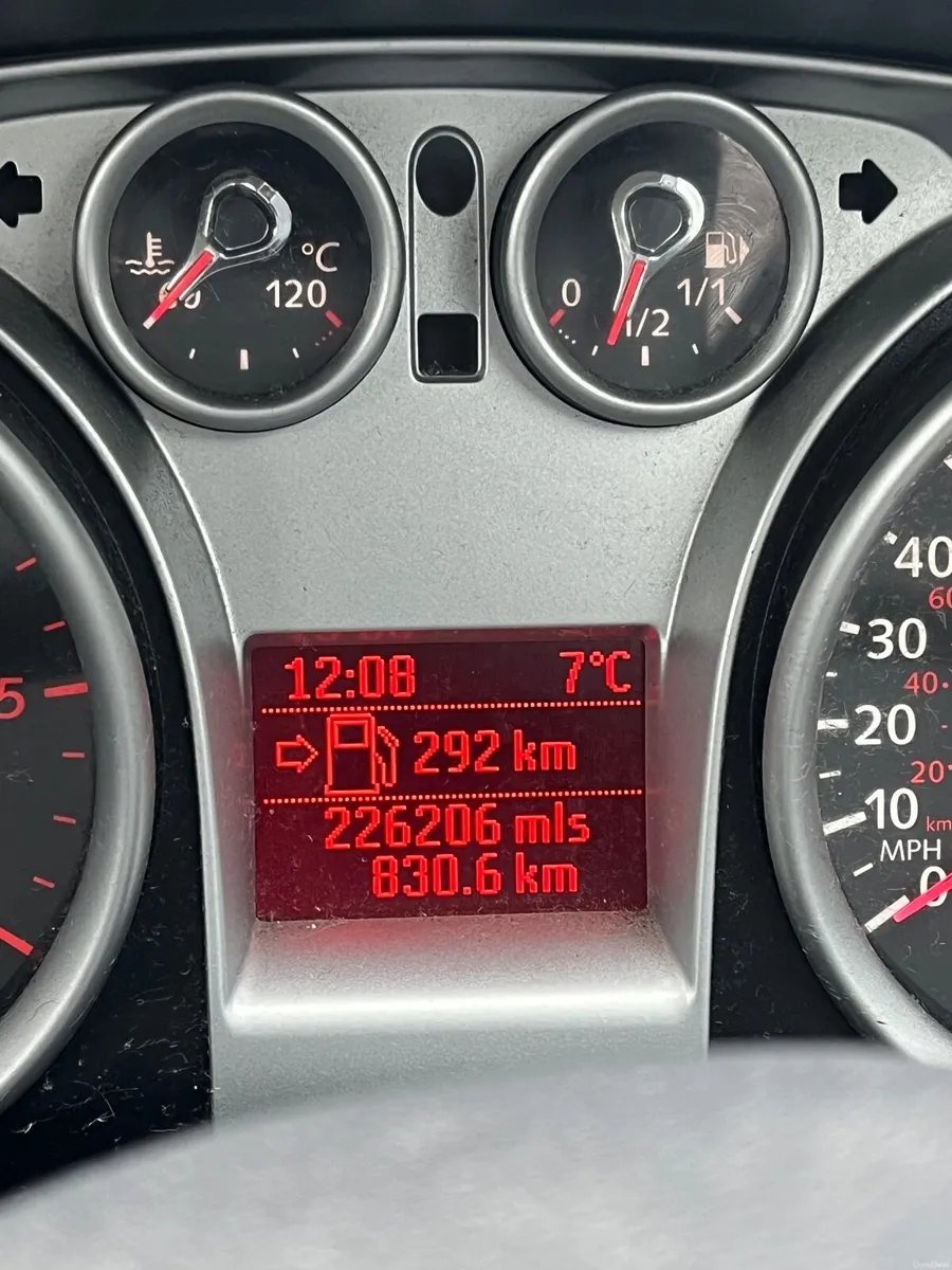 Ford Focus 2010 - Image 2