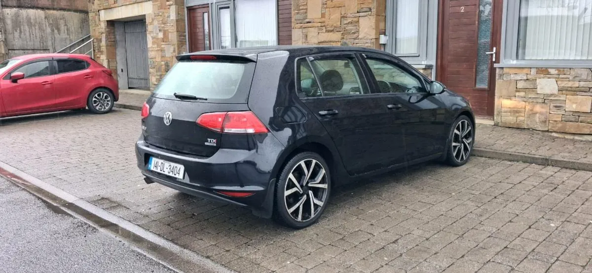 2014 Volkswagen Golf - Image 2